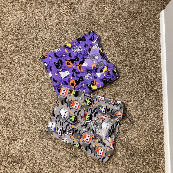 🔴EVERYTHING MUST GO🔴 Cassandra O Halloween 🎃 scrub top - Picture 2 of 4